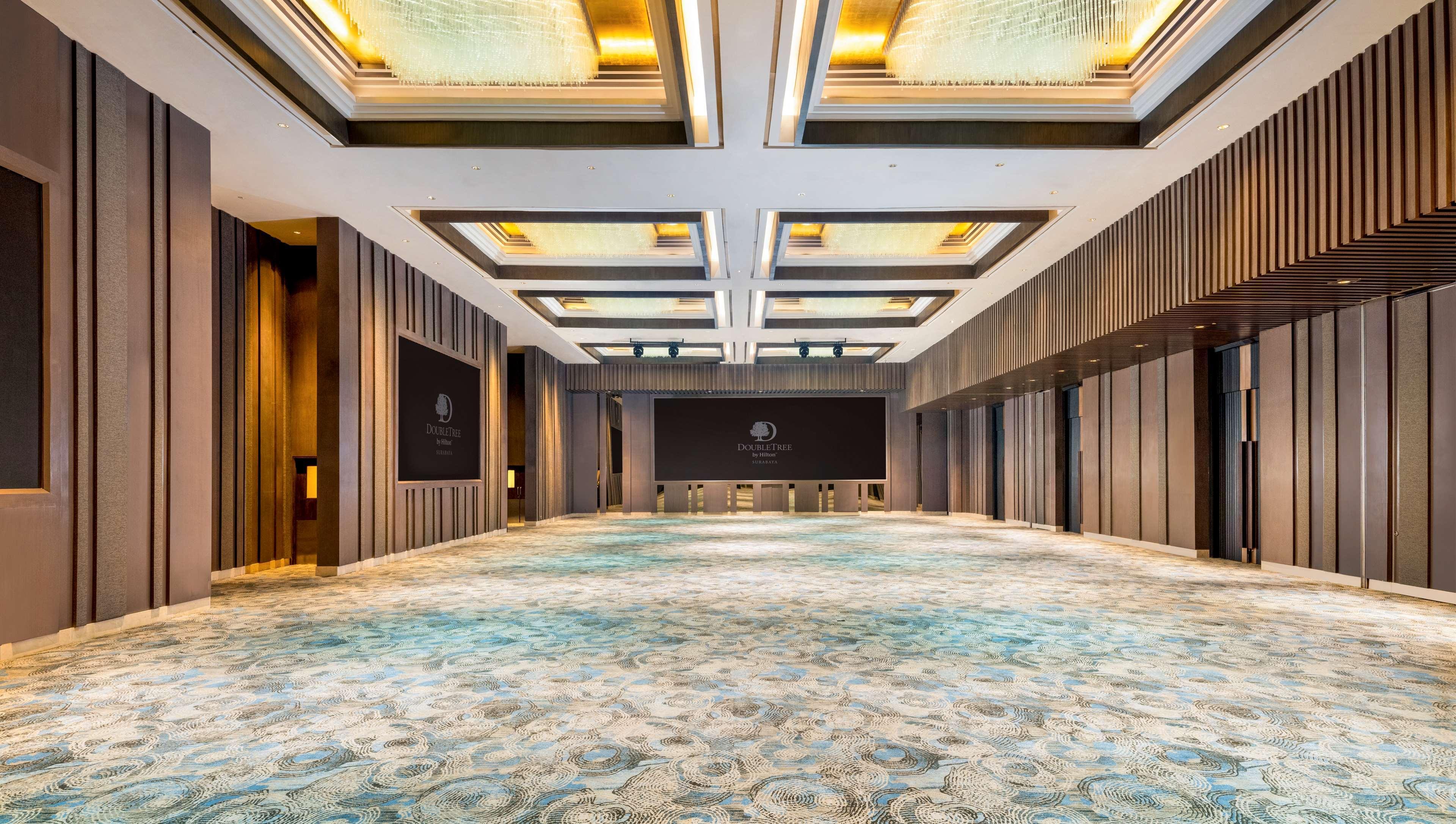 Doubletree By Hilton Surabaya Hotel Exterior photo