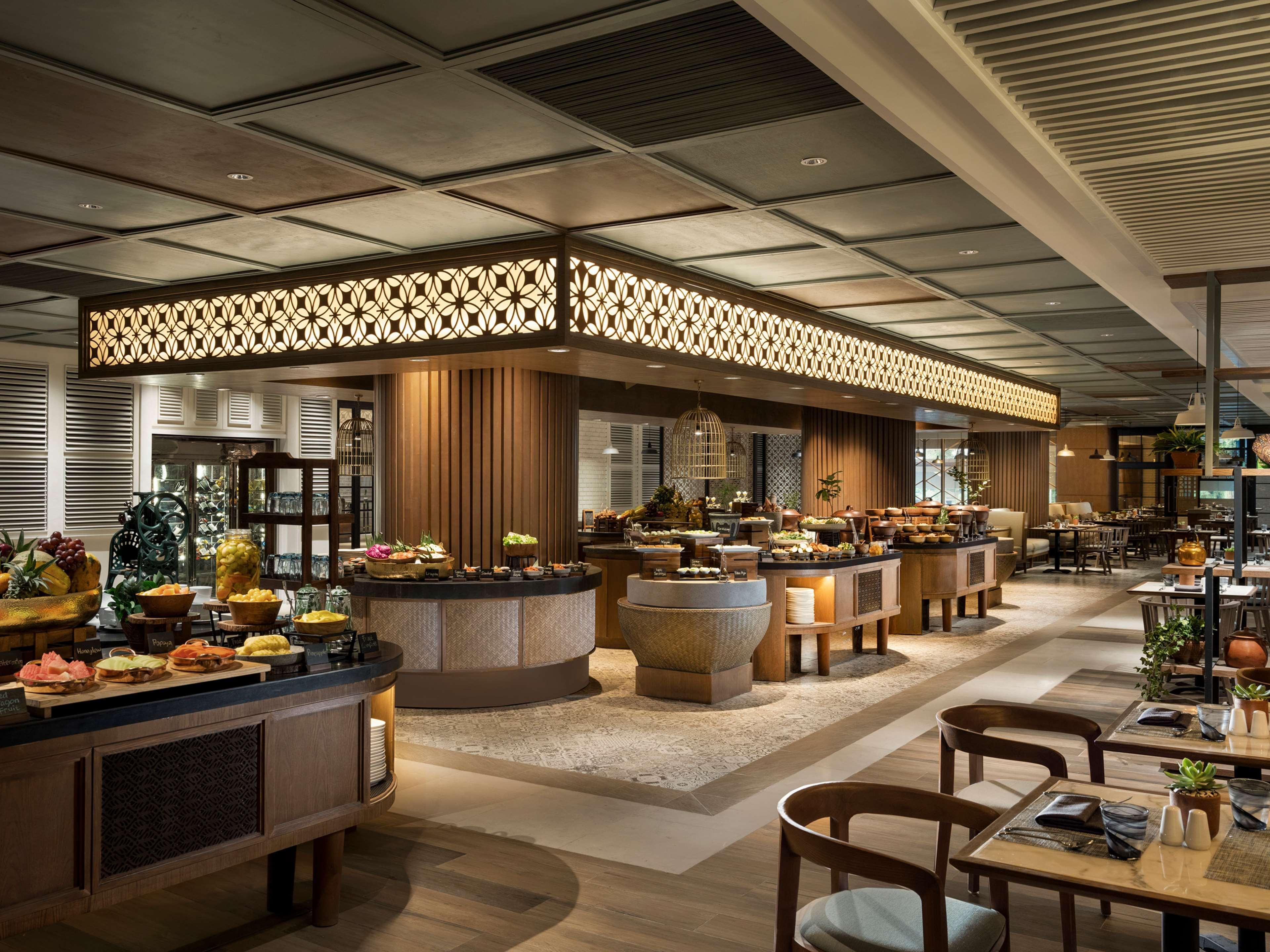 Doubletree By Hilton Surabaya Hotel Exterior photo
