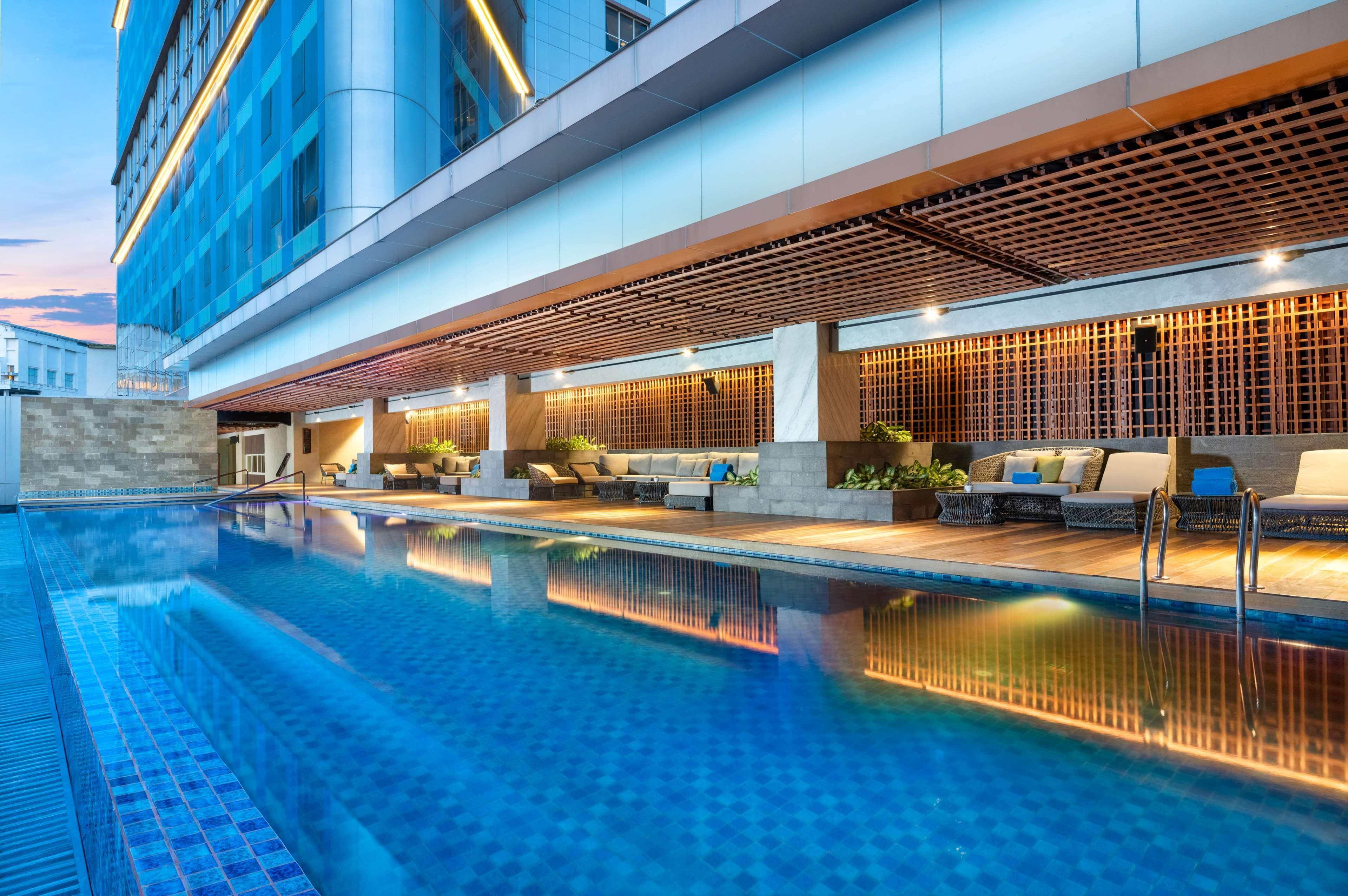 Doubletree By Hilton Surabaya Hotel Exterior photo