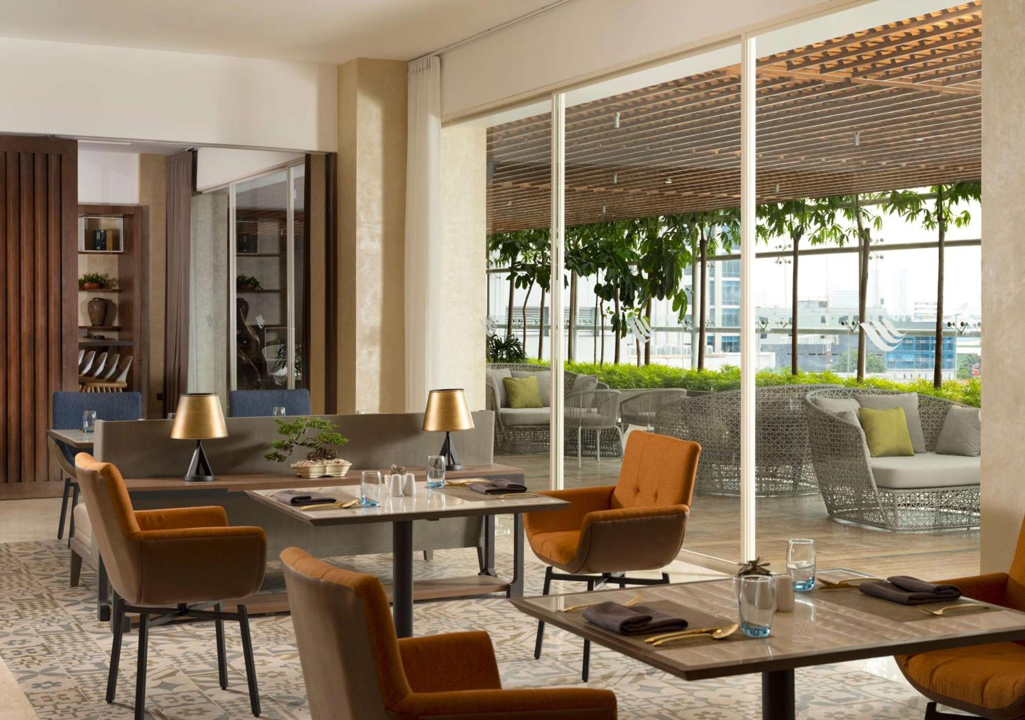 Doubletree By Hilton Surabaya Hotel Exterior photo